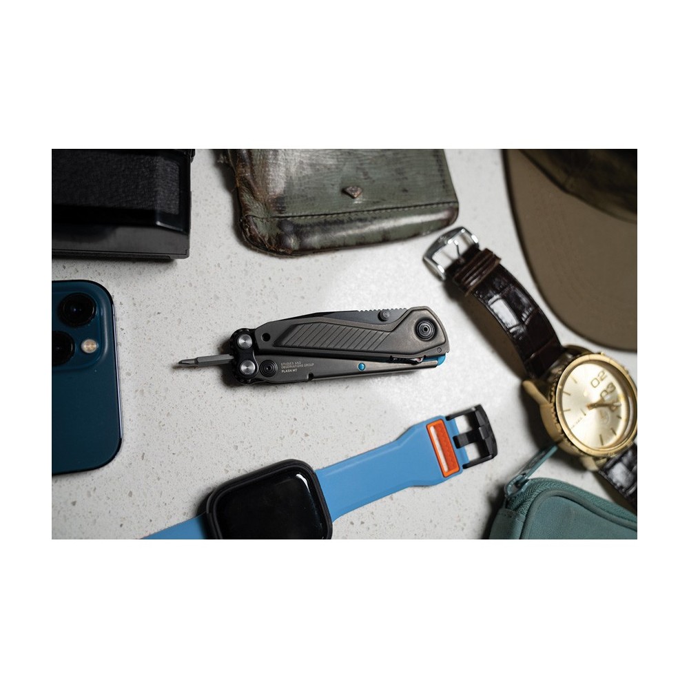 SOG Flash MT Multi Tool Cyan